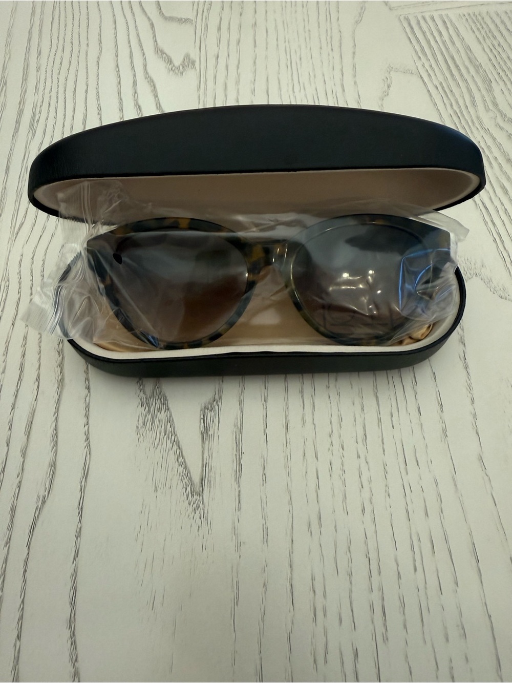 Jose Hess sunglasses with case
